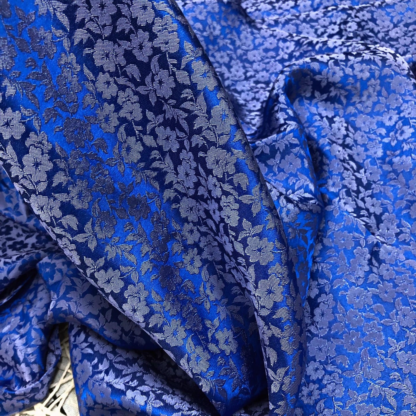 PURE MULBERRY SILK fabric by the yard - Blue floral silk fabric - Handmade fabric ā Dress making ā Silk for sewing - Gift for women