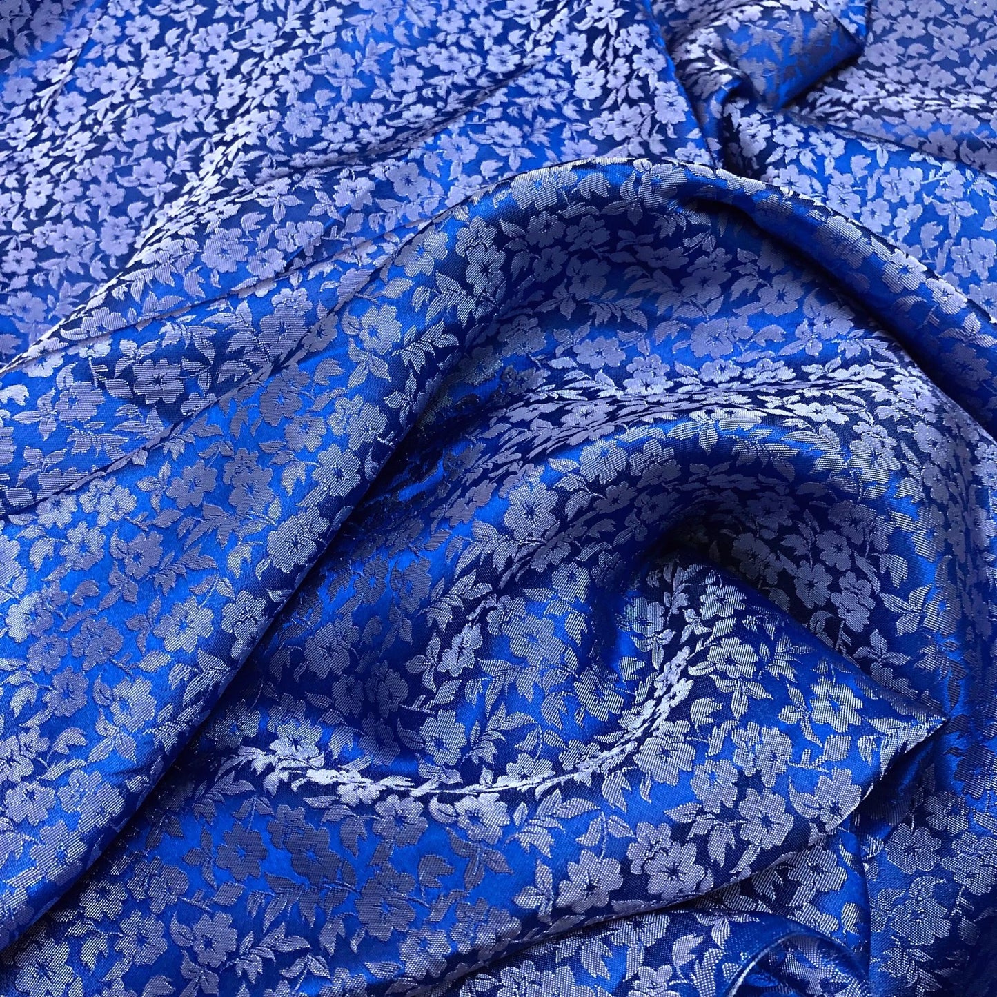 PURE MULBERRY SILK fabric by the yard - Blue floral silk fabric - Handmade fabric ā Dress making ā Silk for sewing - Gift for women