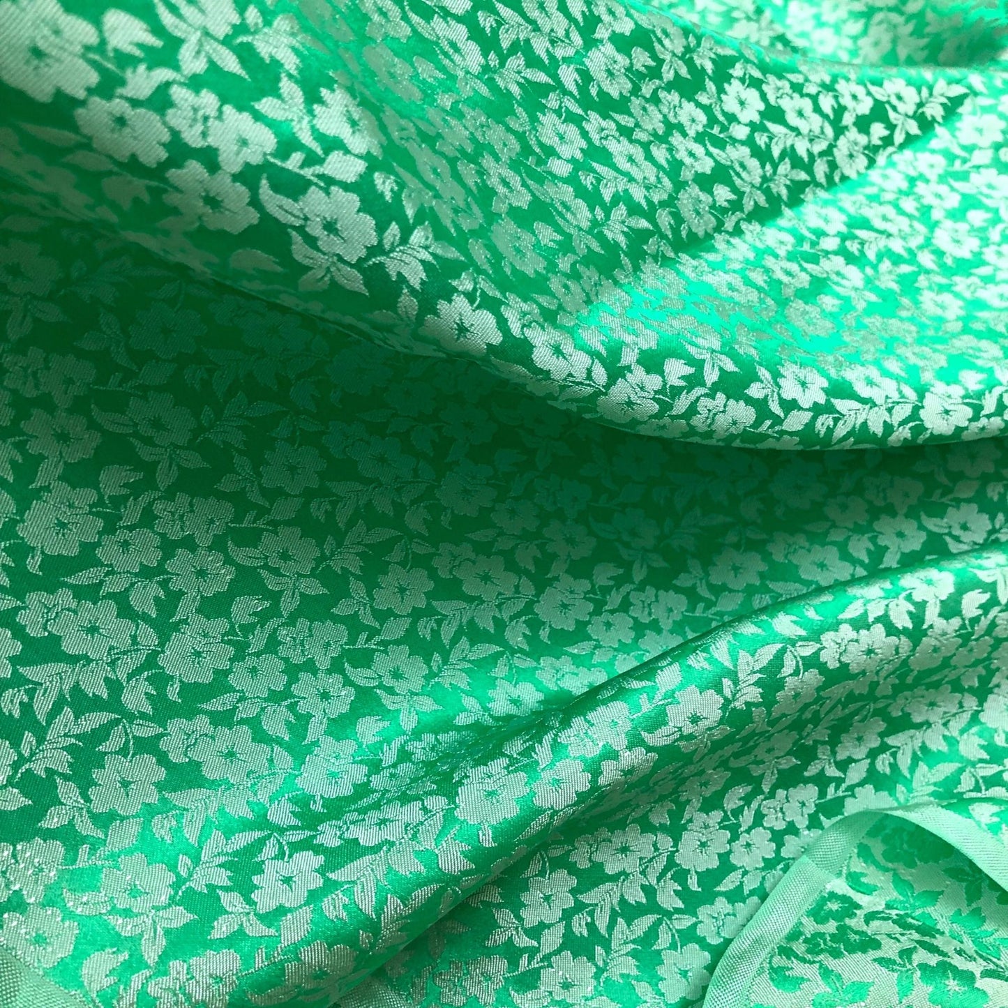 PURE MULBERRY SILK fabric by the yard - Floral silk - Handmade fabric ā Dress making ā Silk for sewing - Gift for women - Sewing clothes