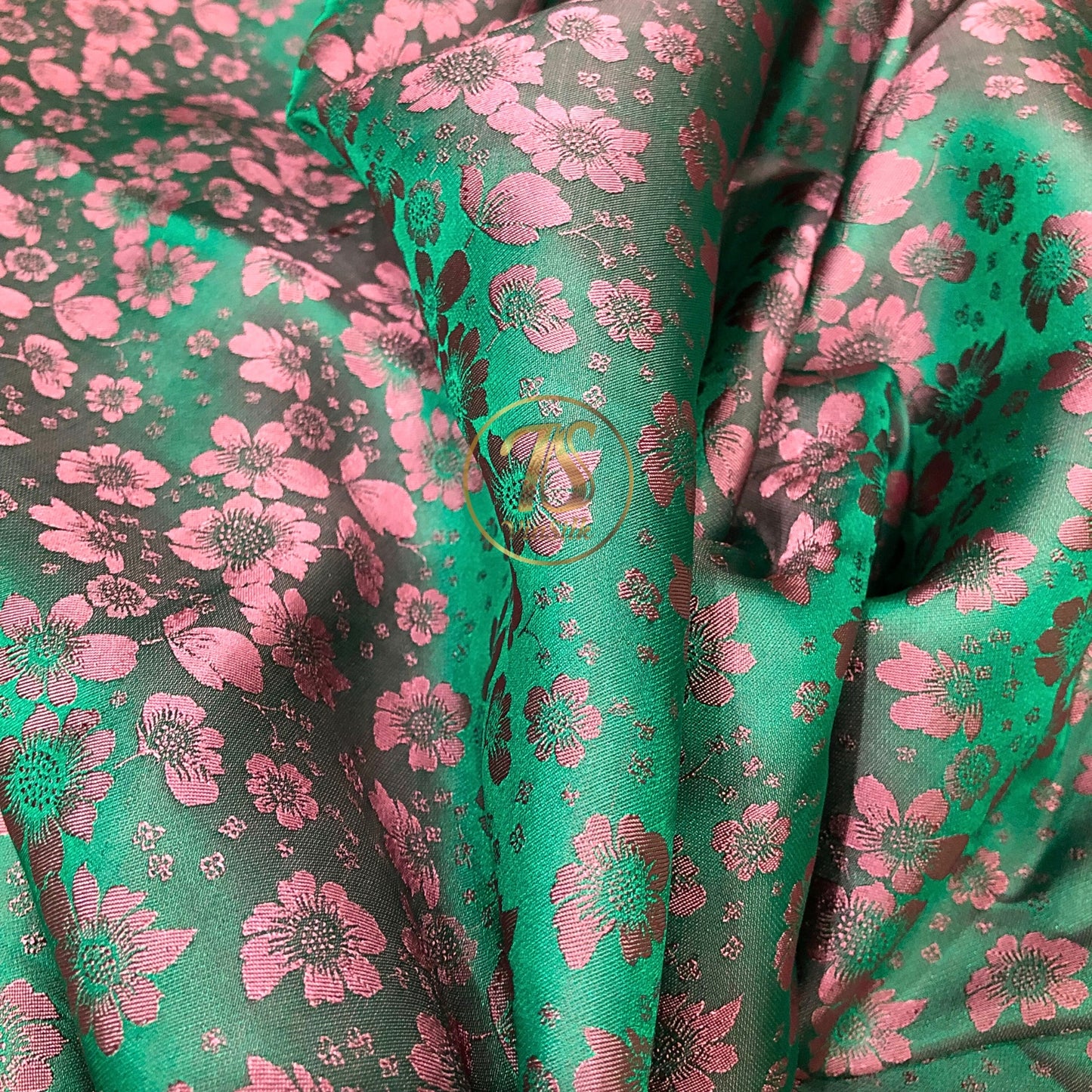 PURE MULBERRY SILK fabric by the yard - Green silk with pink floral pattern fabric - Handmade fabric ā Dress making ā Silk for sewing - Gift for women