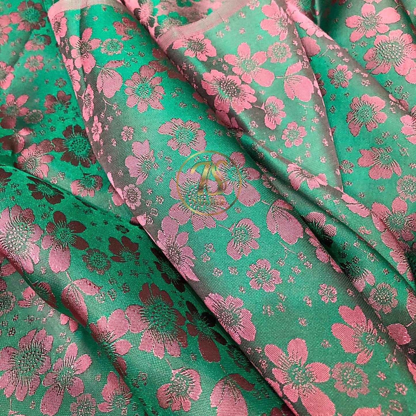 PURE MULBERRY SILK fabric by the yard - Green silk with pink floral pattern fabric - Handmade fabric ā Dress making ā Silk for sewing - Gift for women
