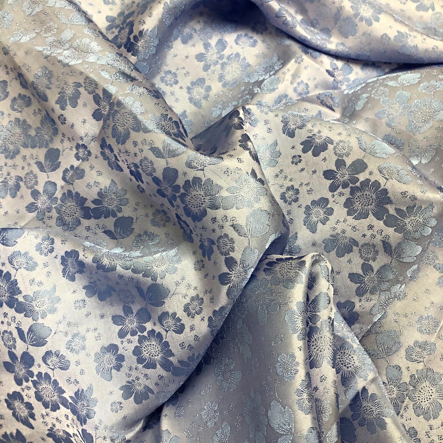 PURE MULBERRY SILK fabric by the yard - Floral pattern silk fabric - Handmade fabric ā Dress making ā Silk for sewing - Gift for women