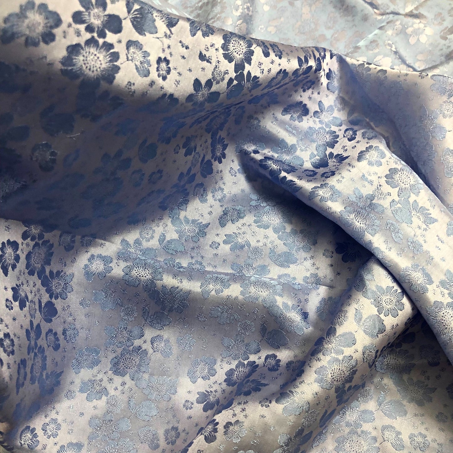 PURE MULBERRY SILK fabric by the yard - Floral pattern silk fabric - Handmade fabric ā Dress making ā Silk for sewing - Gift for women