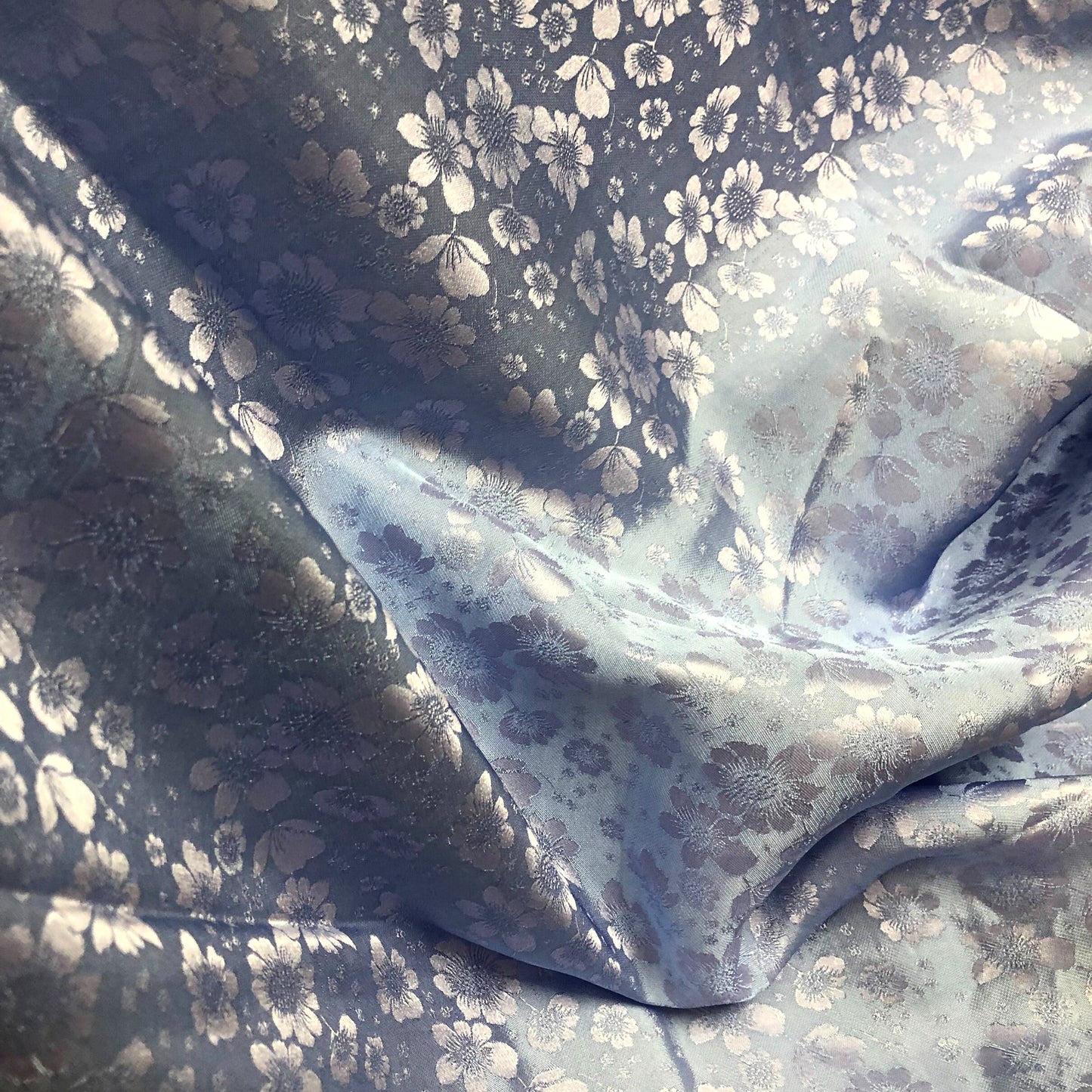 PURE MULBERRY SILK fabric by the yard - Floral pattern silk fabric - Handmade fabric ā Dress making ā Silk for sewing - Gift for women
