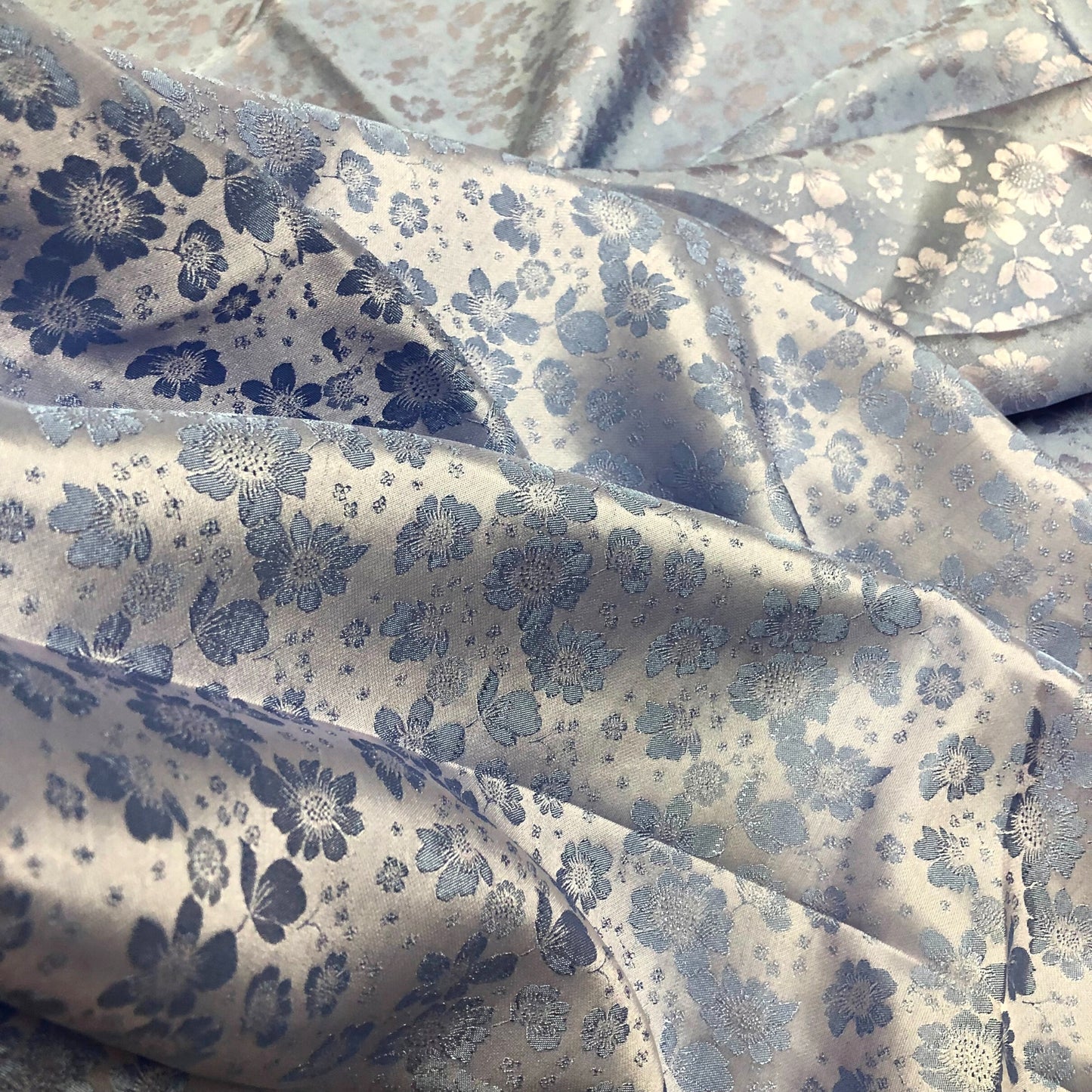 PURE MULBERRY SILK fabric by the yard - Floral pattern silk fabric - Handmade fabric ā Dress making ā Silk for sewing - Gift for women