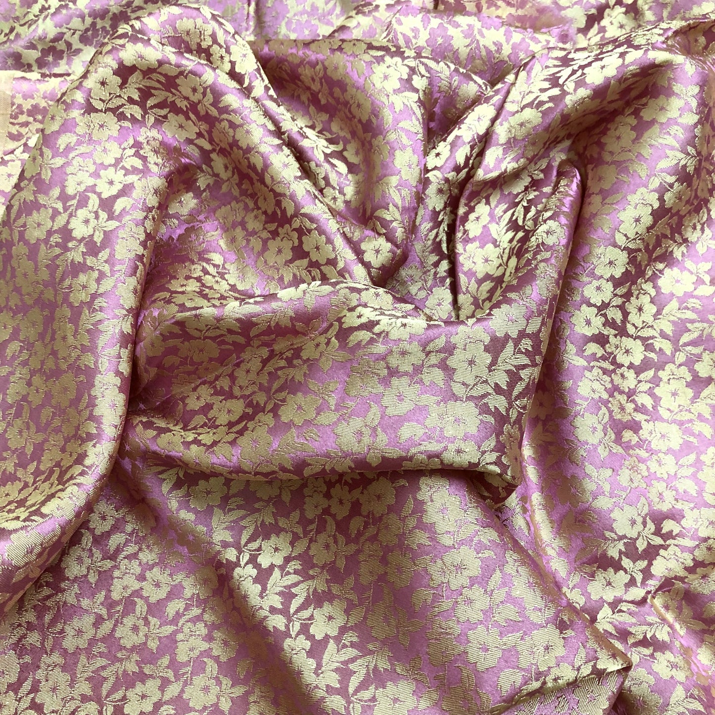 PURE MULBERRY SILK fabric by the yard - Floral silk - Handmade fabric ā Dress making ā Silk for sewing - Gift for women - Silk apparel fabric