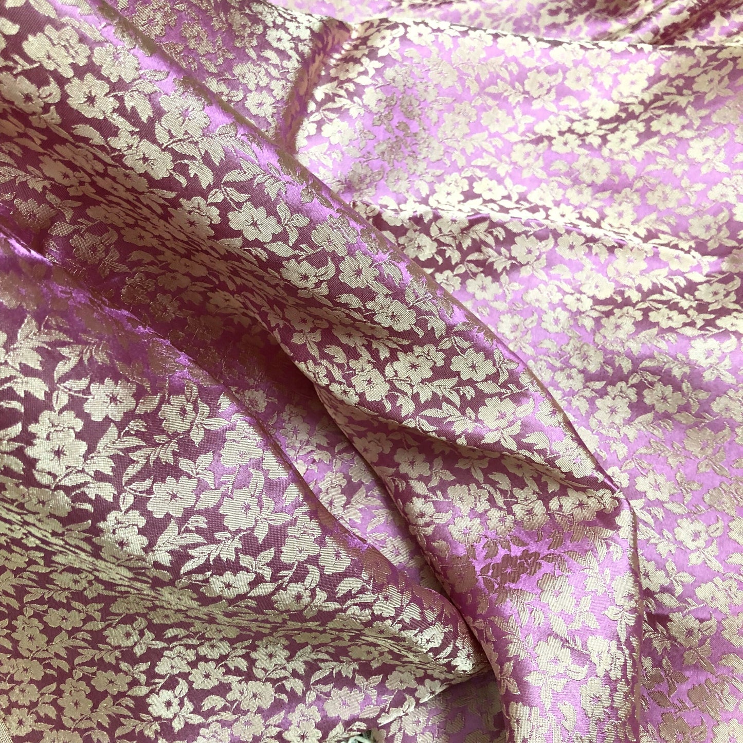 PURE MULBERRY SILK fabric by the yard - Floral silk - Handmade fabric ā Dress making ā Silk for sewing - Gift for women - Silk apparel fabric
