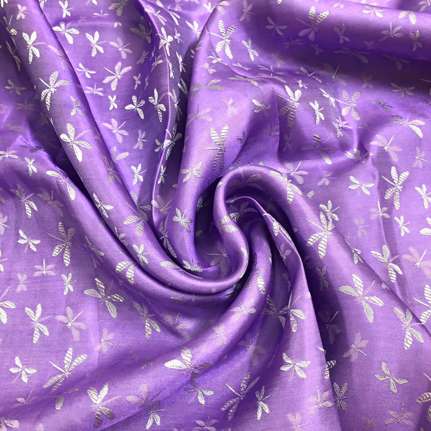 PATTERN MULBERRY SILK fabric by the yard - Purple silk with white pattern fabric - Handmade fabric ā Dress making ā Silk for sewing - Gift for women