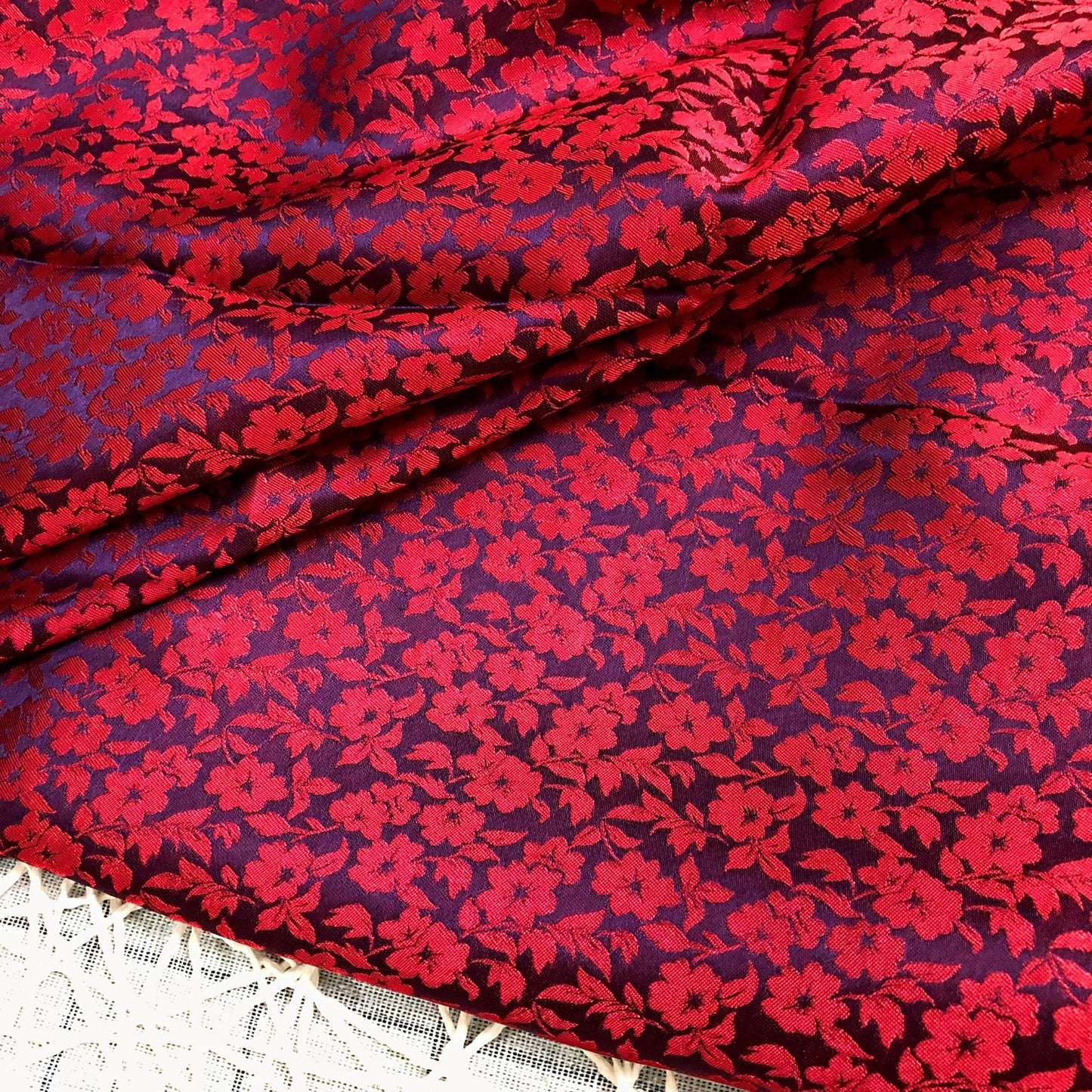 PURE MULBERRY SILK fabric by the yard - Red floral silk fabric - Handmade fabric ā Dress making ā Silk for sewing - Silk apparel fabric