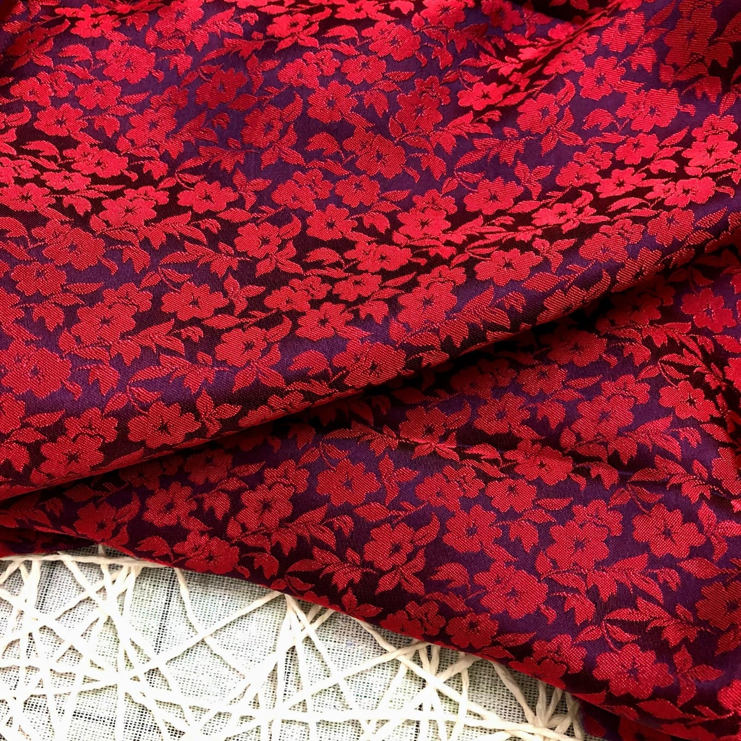 PURE MULBERRY SILK fabric by the yard - Red floral silk fabric - Handmade fabric ā Dress making ā Silk for sewing - Silk apparel fabric