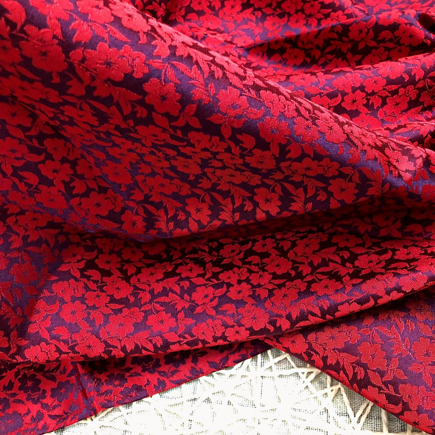 PURE MULBERRY SILK fabric by the yard - Red floral silk fabric - Handmade fabric ā Dress making ā Silk for sewing - Silk apparel fabric