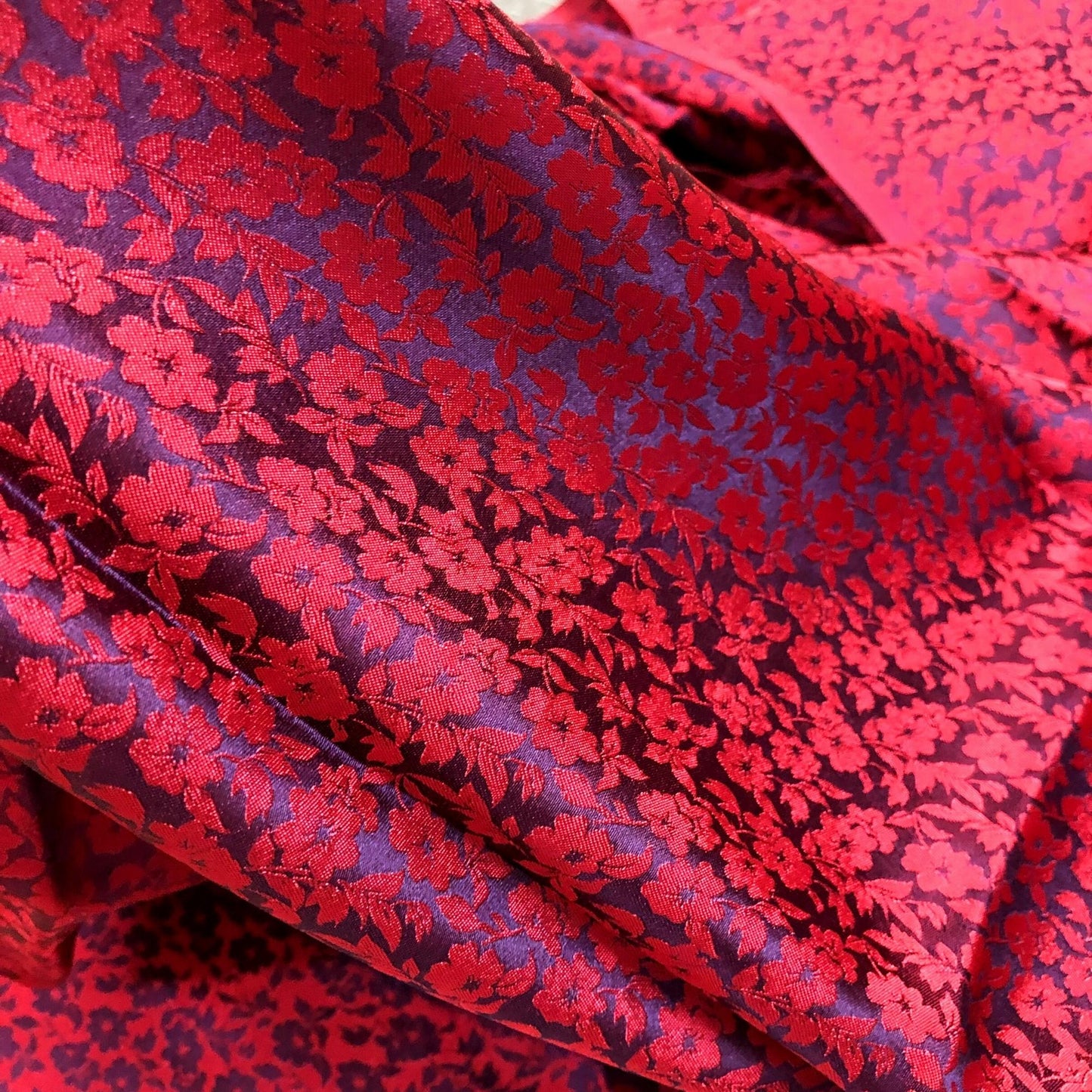 PURE MULBERRY SILK fabric by the yard - Red floral silk fabric - Handmade fabric ā Dress making ā Silk for sewing - Silk apparel fabric