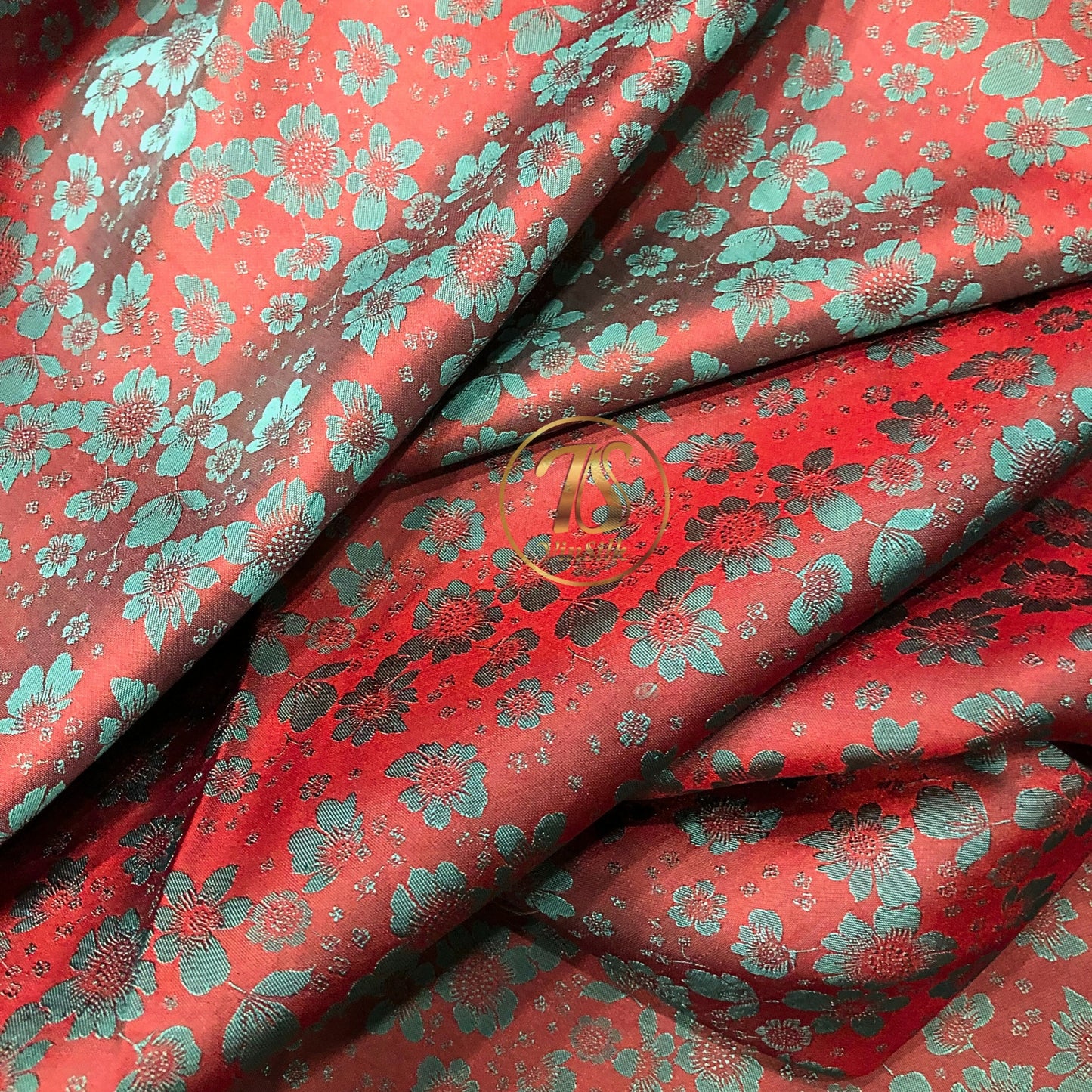PURE MULBERRY SILK fabric by the yard - Red silk with gray floral pattern - Handmade fabric ā Dress making ā Silk for sewing - Gift for women