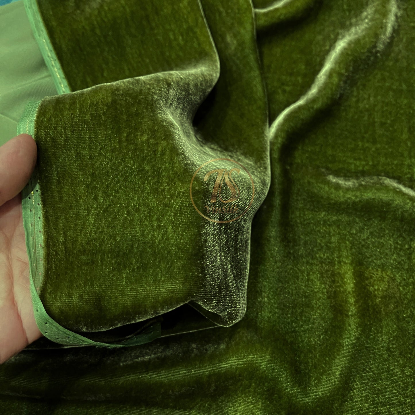 100% MULBERRY SILK VELVET fabric by the yard - Green silk velvet - Luxury Silk Velvet - Silk apparel fabric - Silk for clothes