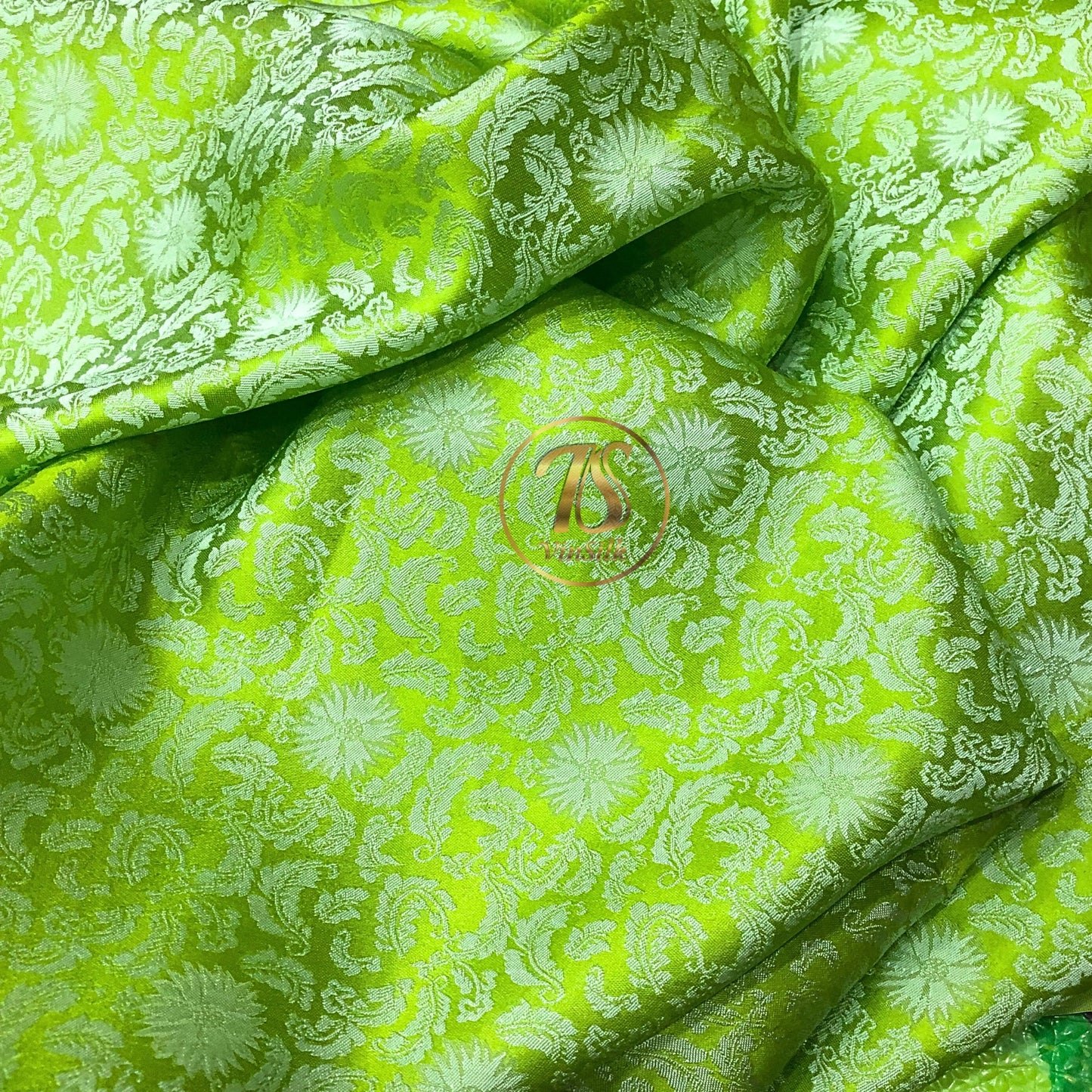 Green silk fabric with mulberry chrysanthemum pattern, Pure mulberry silk, Handmade fabric, Organic fiber, Vintage textile